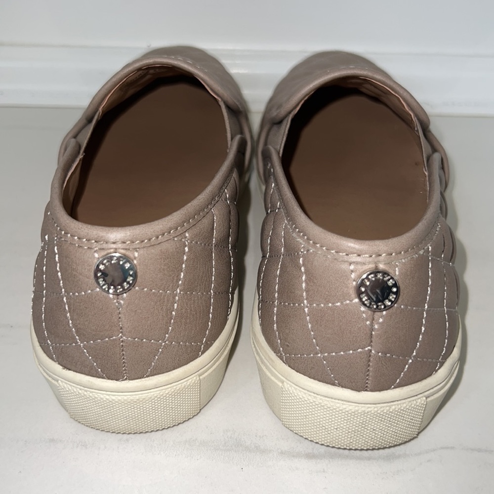 Tan Steve Madden Fashion Slip Ons with Quilted Pattern Size 8.5 - Picture 6 of 6
